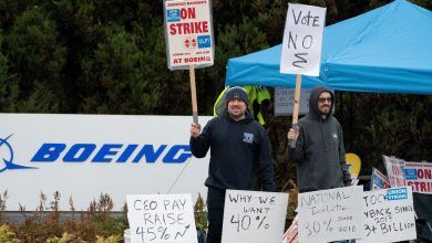 Boeing Workers on Strike Reject 35% Pay Rise Offer