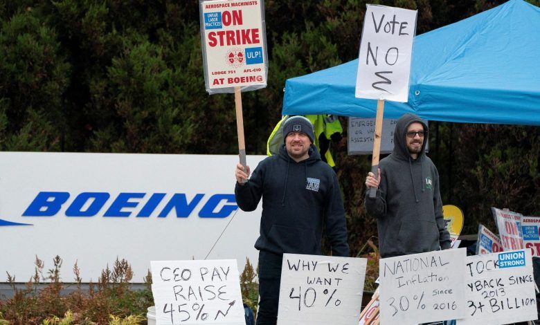 Boeing Workers on Strike Reject 35% Pay Rise Offer