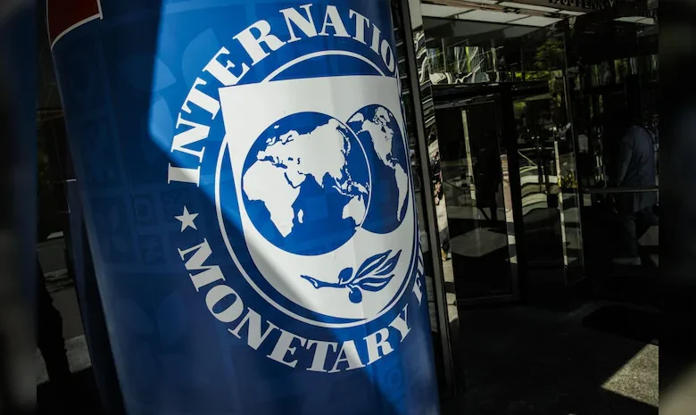 IMF Approves $7bn Loan to Cash-Strapped Pakistan