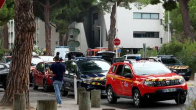 Explosion outside French Synagogue Injures Police Officer