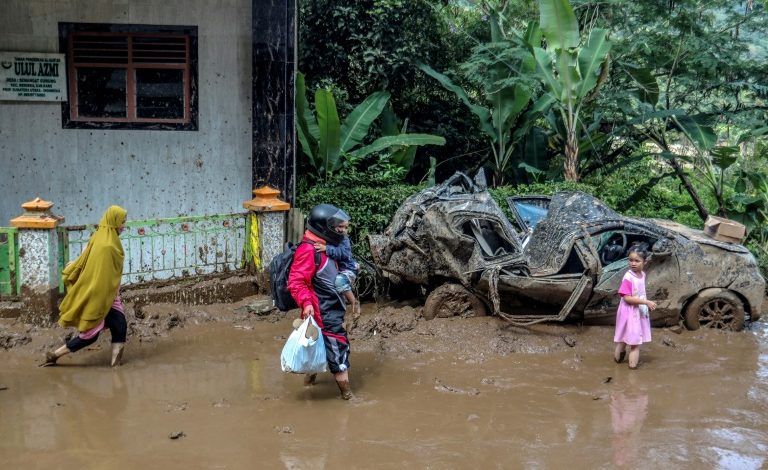 At Least 16 Dead, Seven Missing in Indonesia Flood