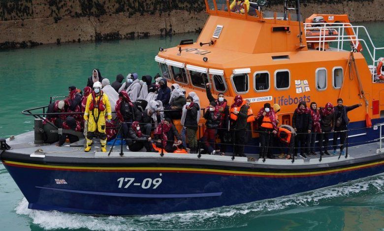 Four Migrants Die in English Channel Crossing Attempt