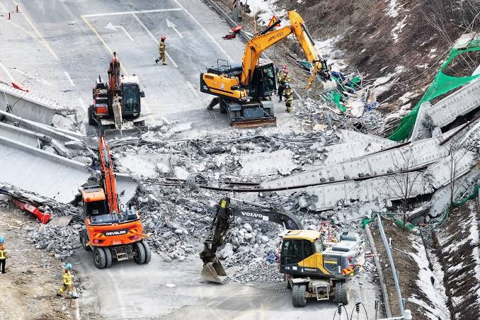 At Least Four Dead, Six Injured in South Korea Highway Overpass Collapse