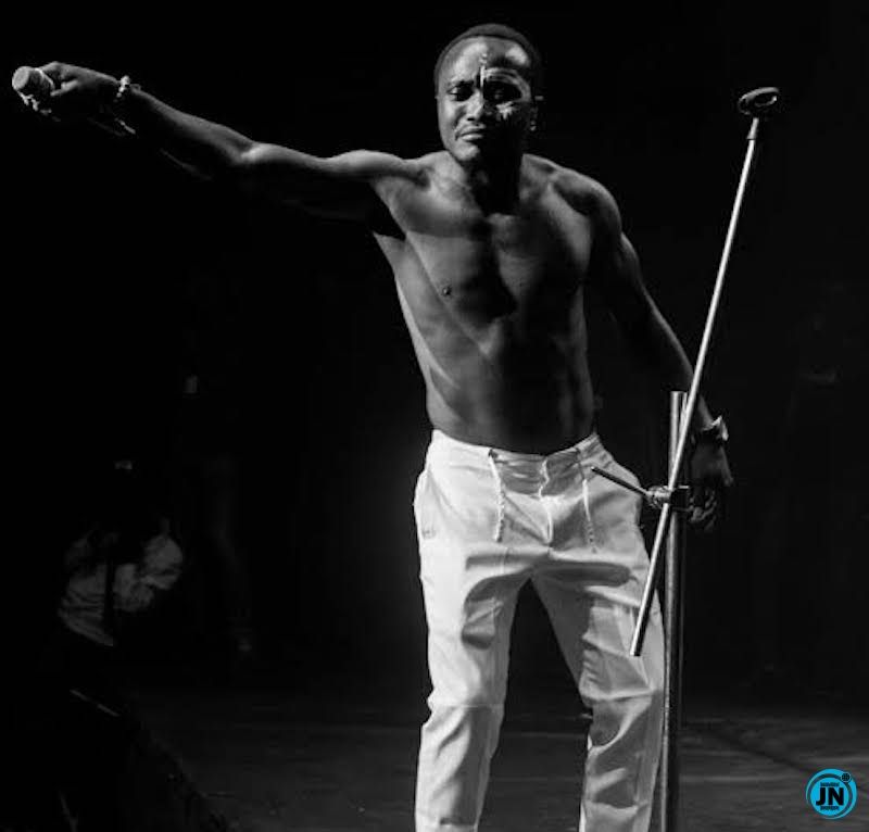 Brymo Performing One of His Songs