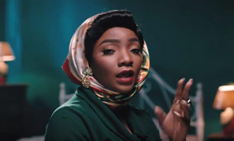 Simi Shares How She Overcomes Stage Fright