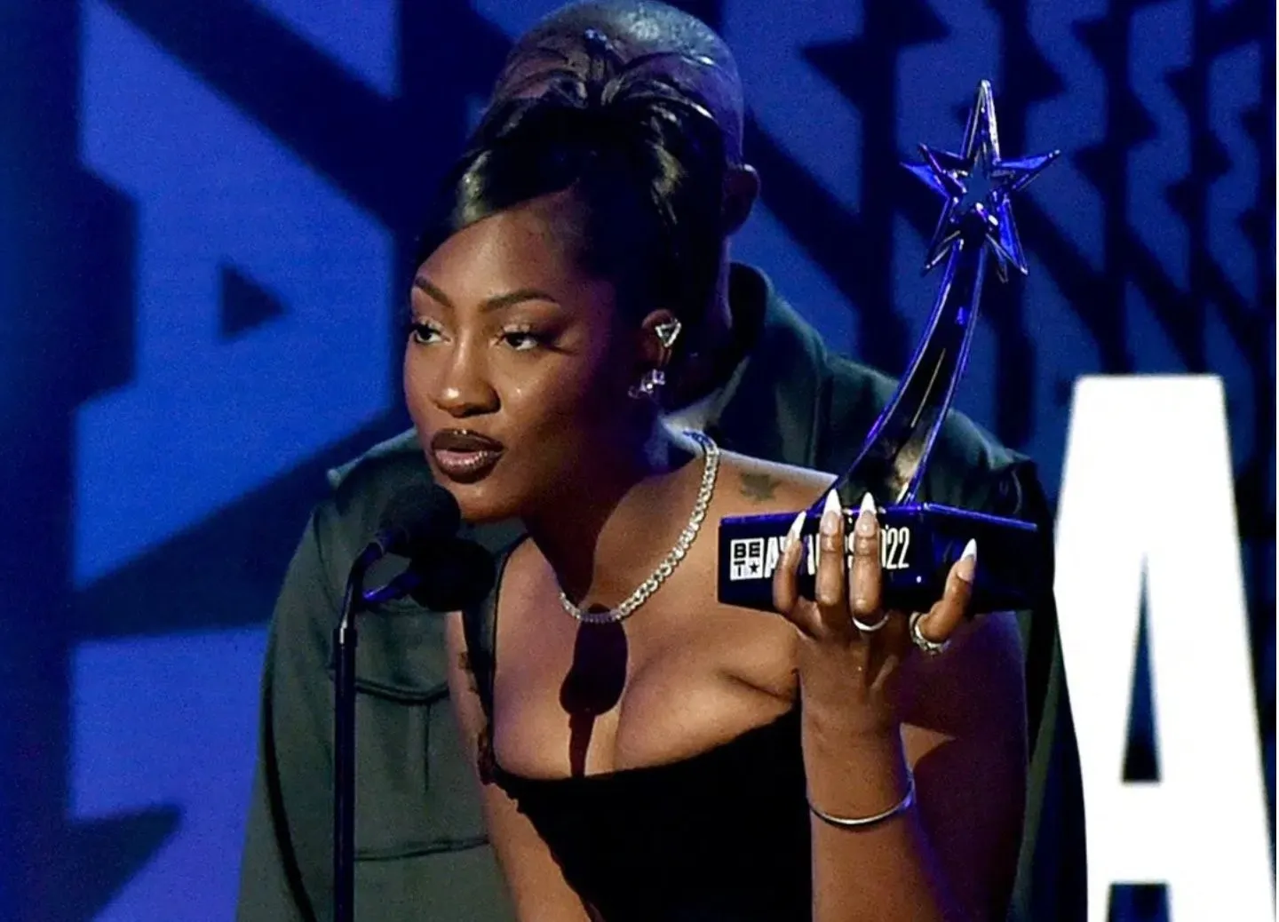 Tems With Her BET Award