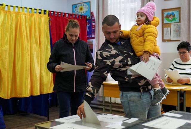 Romania’s Governing Party Set to Win Election Despite Far-Right Resurgence