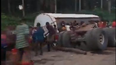 Cross River Residents Scoop Fuel as Tanker Falls in Akamkpa