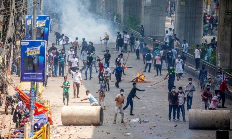 Bangladesh students defy ban to continue protests