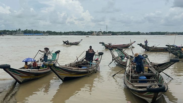 Eight Missing after Boat Sinks in Myanmar Commercial Hub